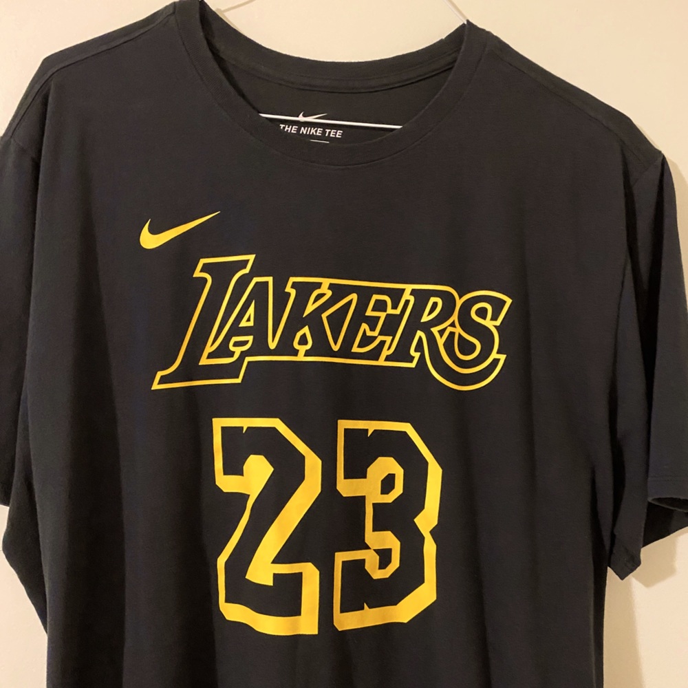 Nike Lebron James Lakers T-shirt size XXL